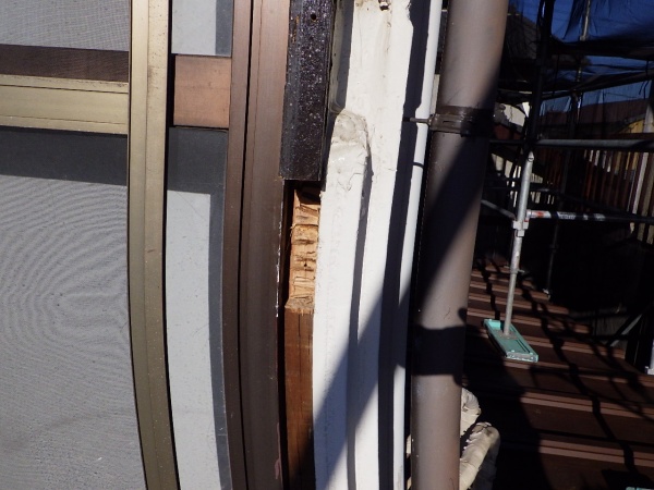 既存サッシ枠の加工終了です