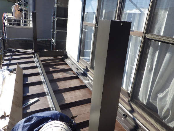 ベランダの柱を取り付けました