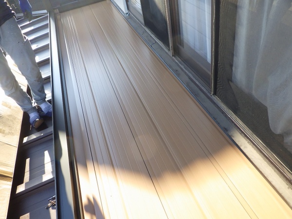 ベランダ床を取り付けました