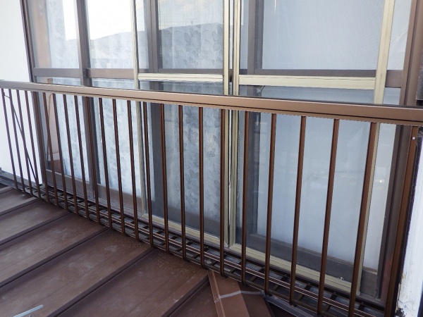 ベランダ手摺の取り付け終了です