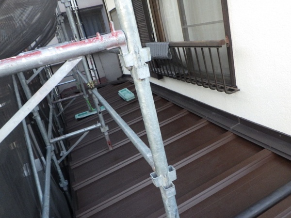 下屋根西面のカバー工事の完工です