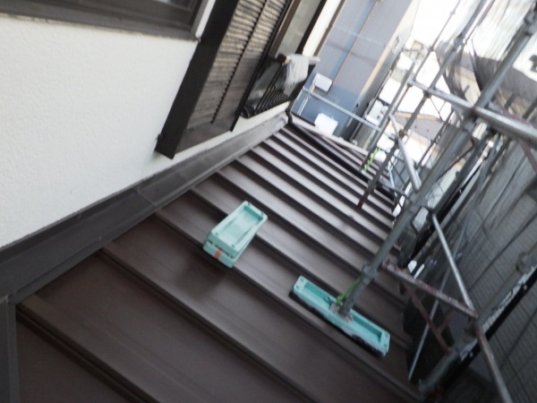 下屋根西面のカバー工事の完工です