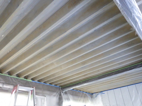 駐車場奥のケレン終了です