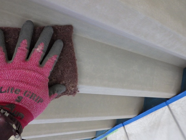 駐車場手前をケレン中です