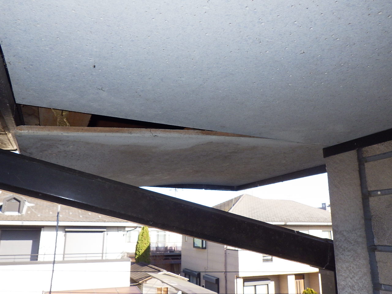 下地の露出と軒天内部の確認