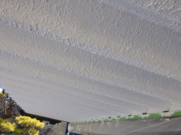 軒先側の上塗りが終了しました