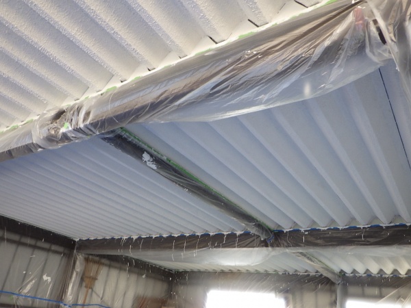 車庫内の上塗り塗装完了です