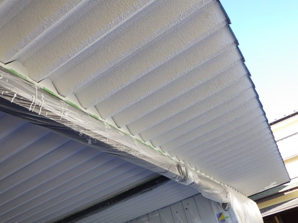 軒先側の上塗りが終了しました