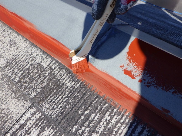 錆止め刷毛塗装中です