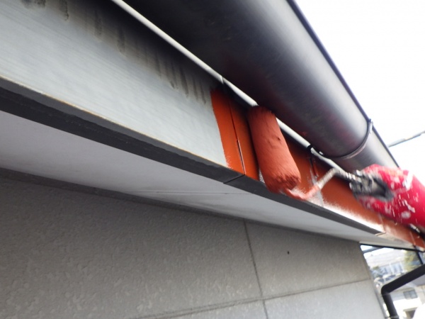 鼻隠しの錆止め塗装中です