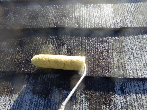 ヤネ強化プライマー塗装中です