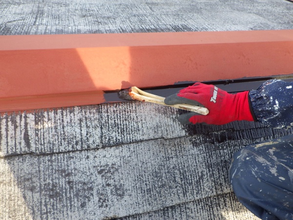 中塗り刷毛塗装中です