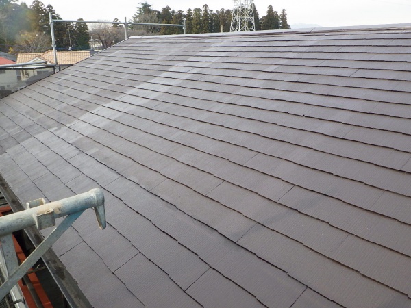 スレート屋根の中塗りが終了しました