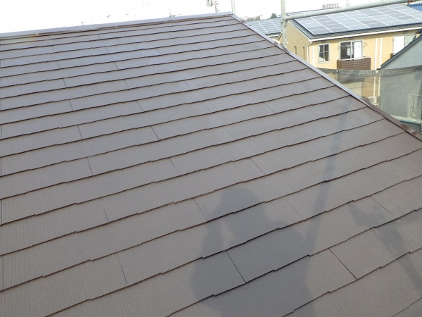 スレート屋根の中塗りが終了しました