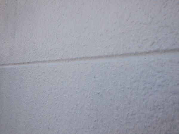 下塗り塗装中です