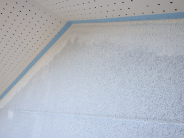 軒天に見切り養生をしました