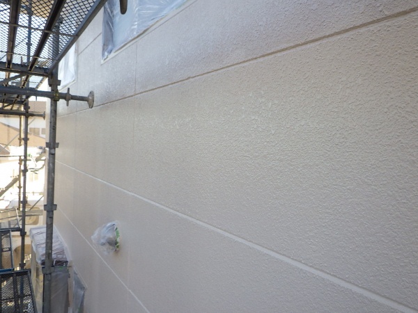 中塗り塗装中です