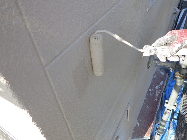 上塗り塗装中です