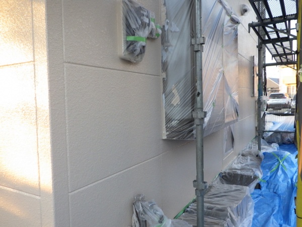 １階外壁の上塗り終了です