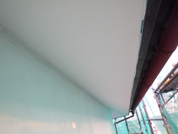 軒天塗装が終了しました