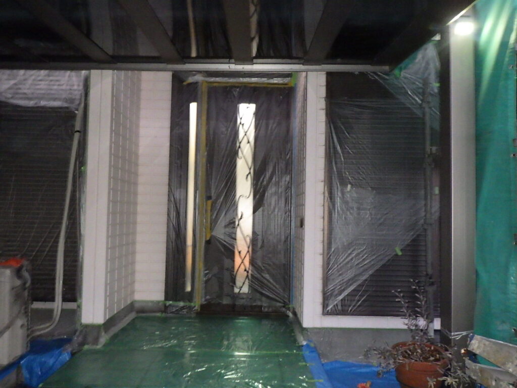 玄関養生が終了しました