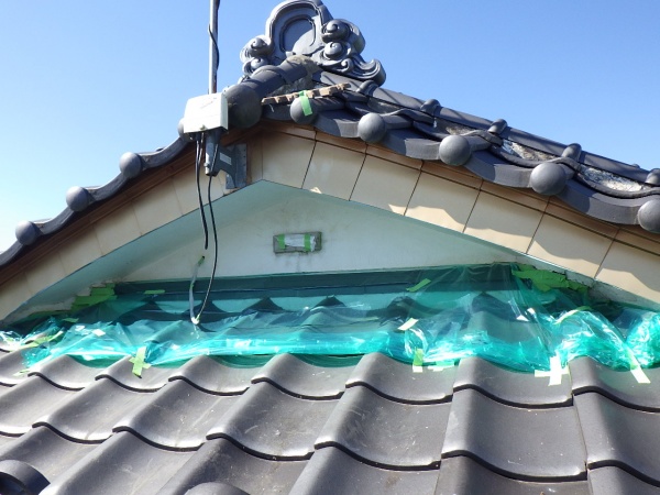 矢切と軒天塗装用の養生をしました