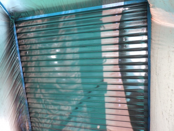 戸袋の中塗り塗装終了です