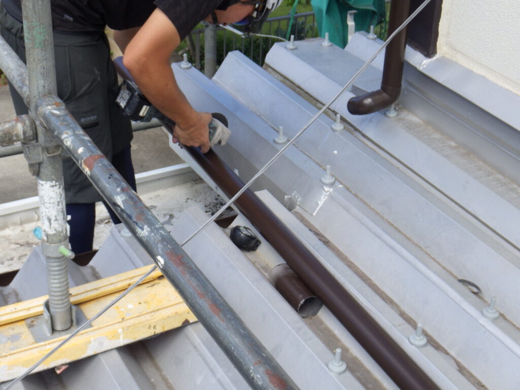 竪樋の加工中です