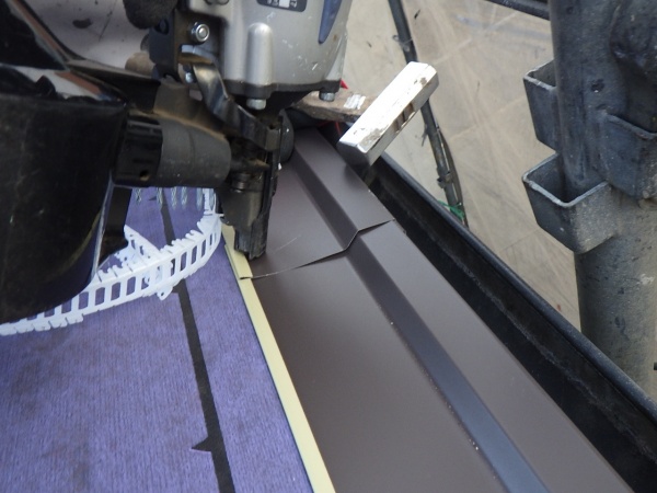 水切りスターターの取り付け中です