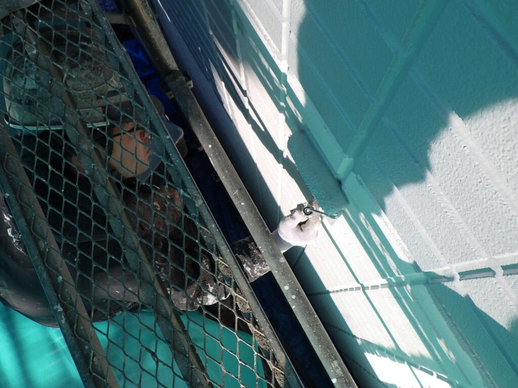 下段外壁中塗り中です