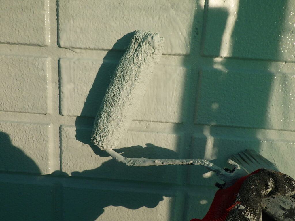 下段外壁上塗り中です