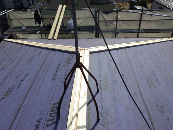 棟木の取り付けが終了しました