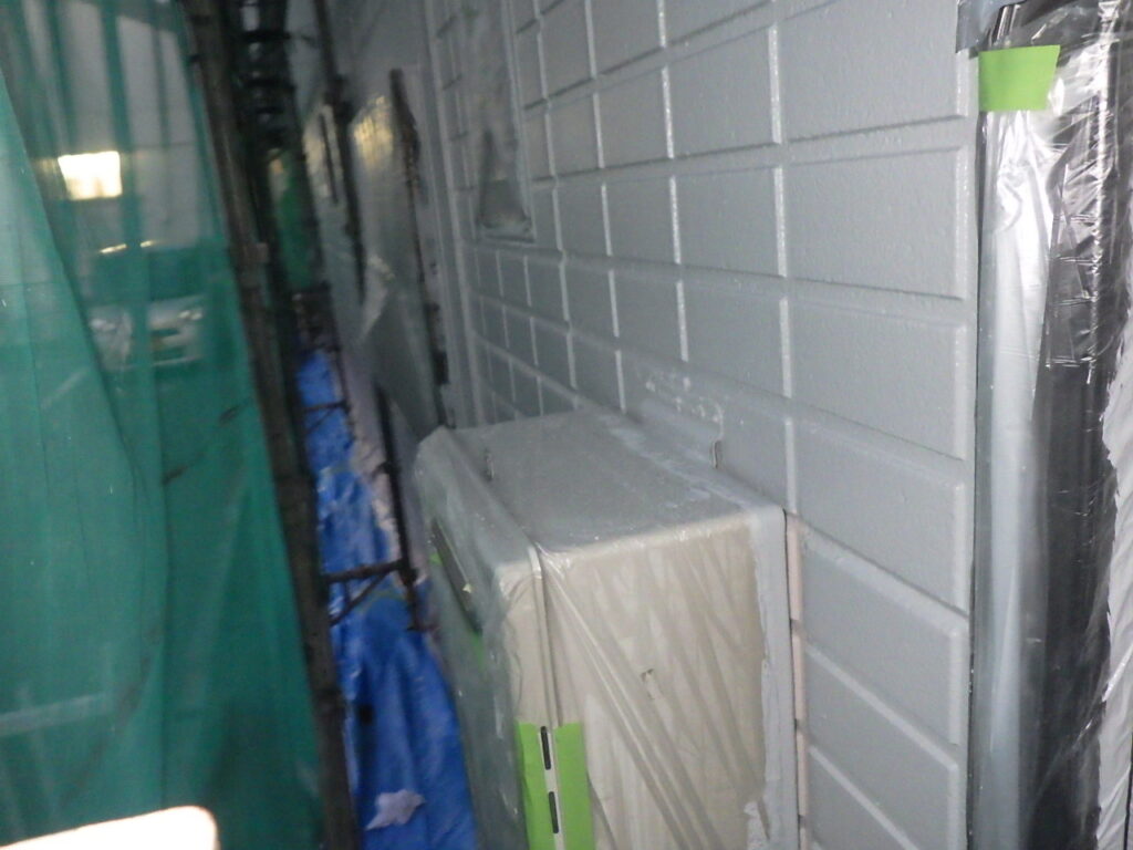 下段外壁中塗り終了です