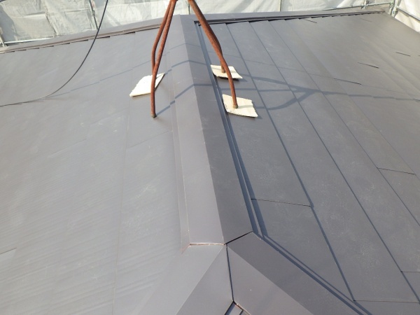 棟板金の取り付け終了です