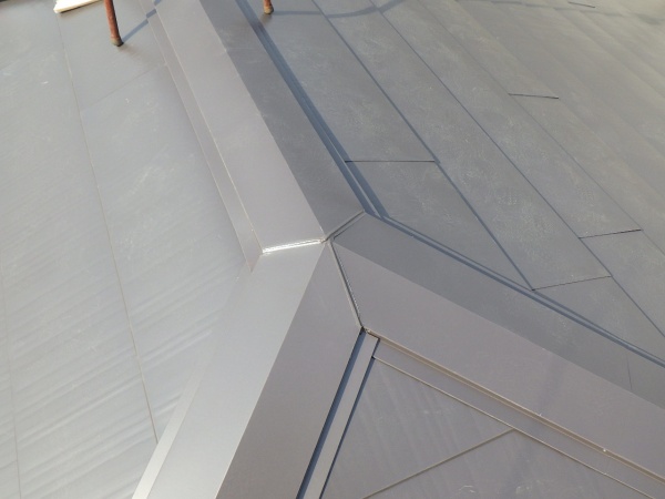 棟板金のシーリング終了です