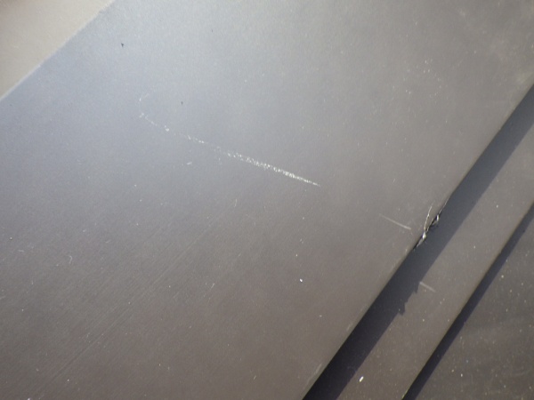 作業中に付いた傷です