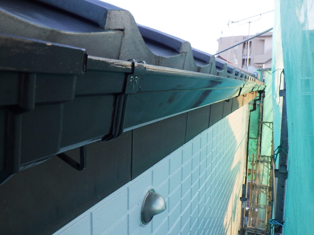 雨樋１回目塗装終了です