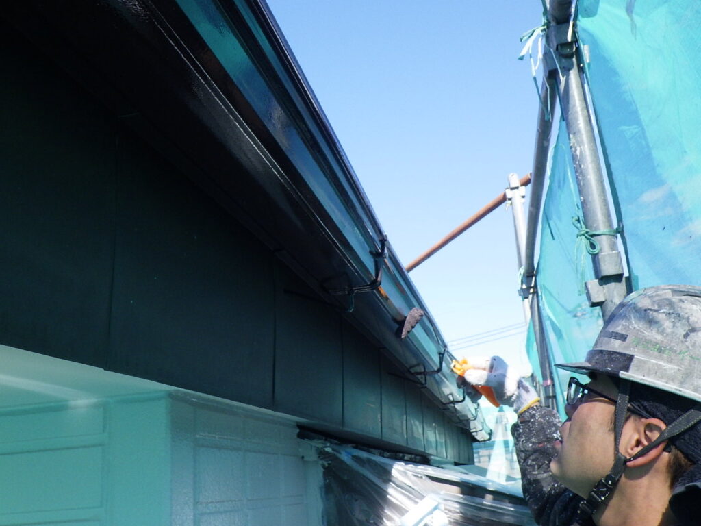 雨樋２回目塗装中です