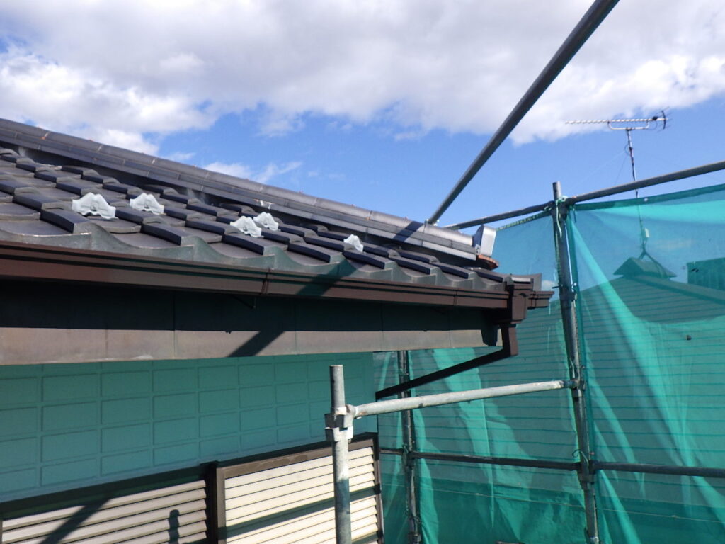 雨樋塗装１回目終了