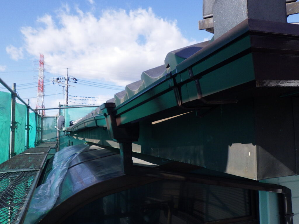 雨樋塗装１回目終了