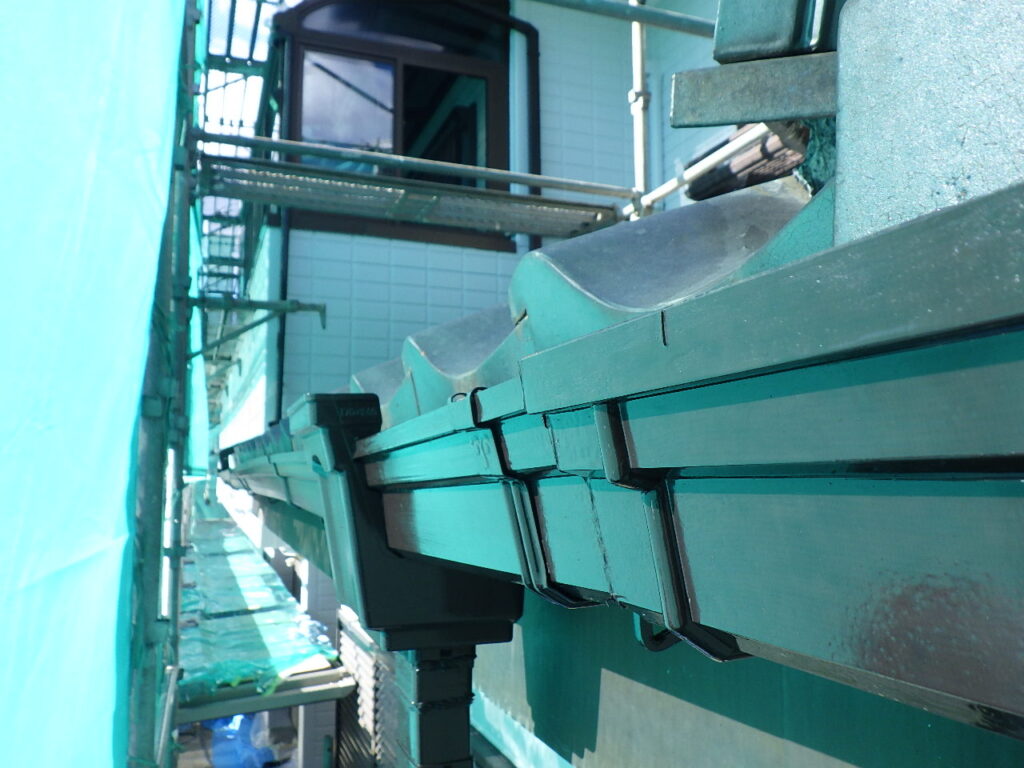 雨樋塗装１回目終了