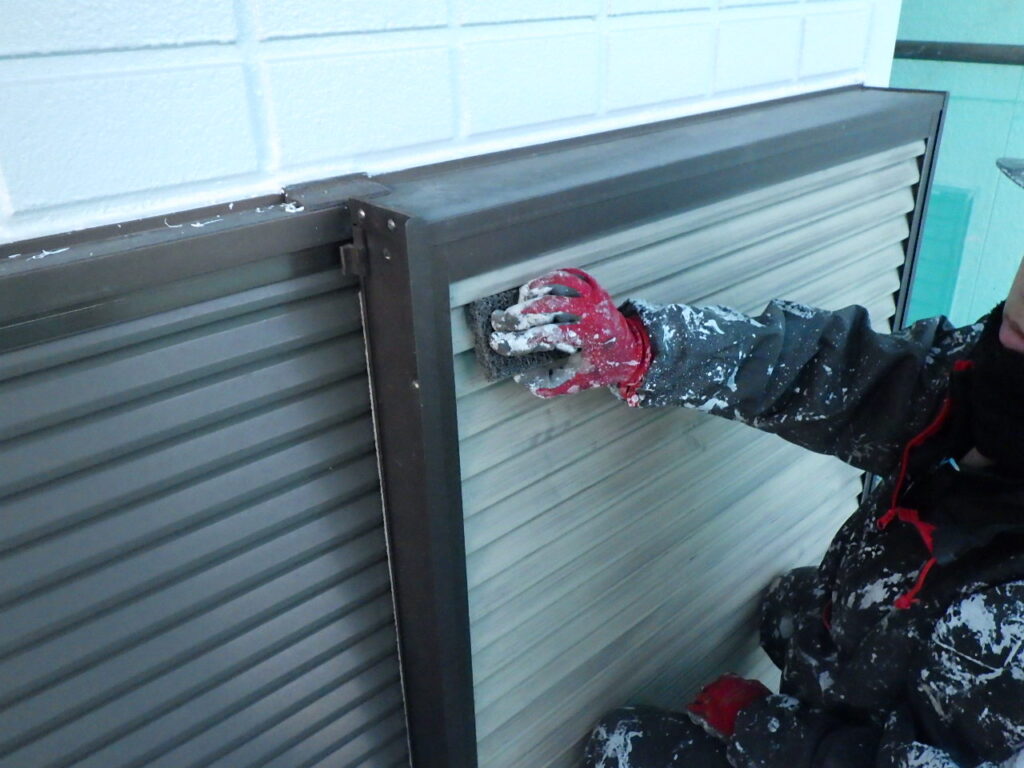 雨戸戸袋のケレン中です