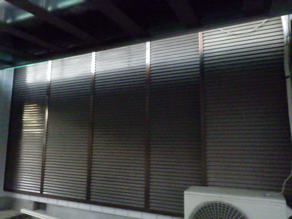 雨戸戸袋のケレン終了です