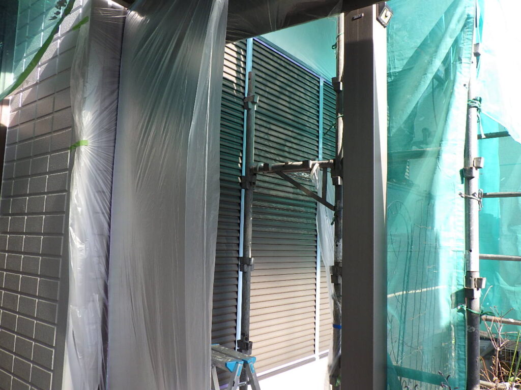 吹付用の養生が終了しました