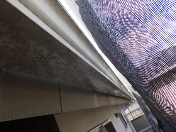 施工前の雨樋の状態です