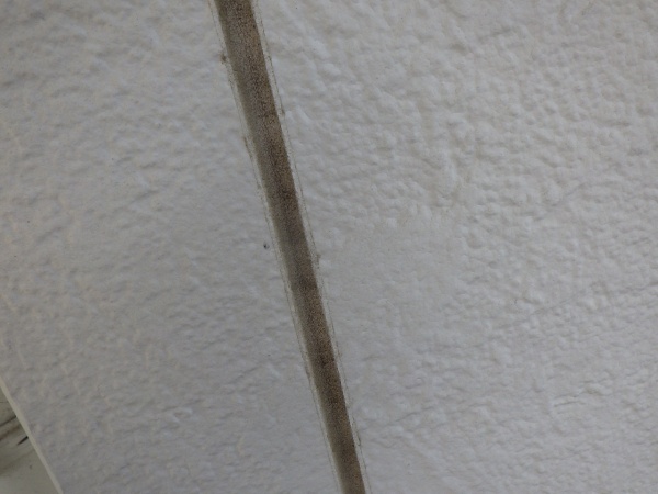 施工前の外壁目地の状態です