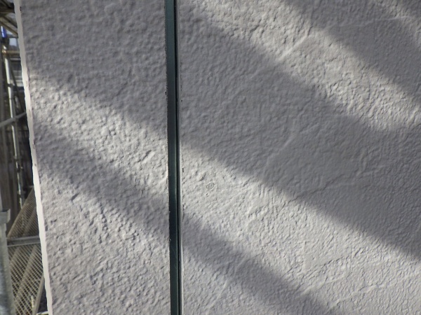 外壁目地の撤去終了です