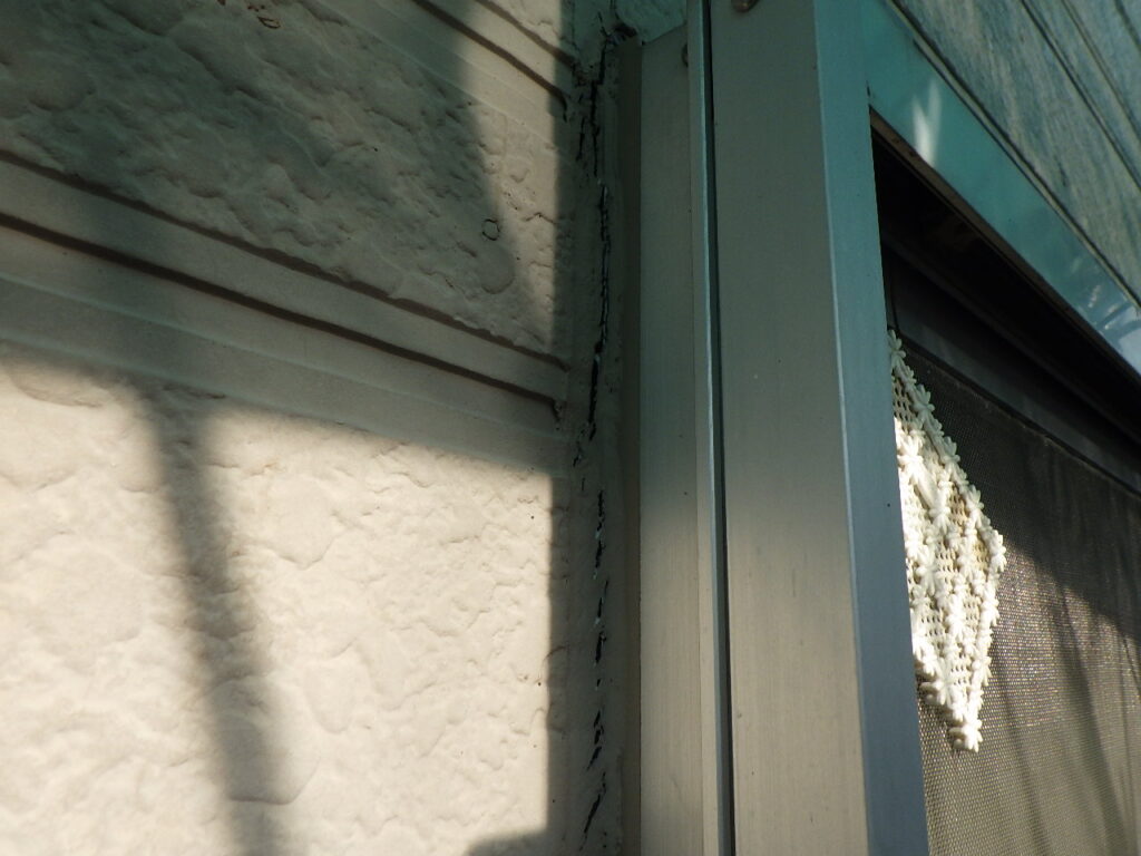 施工前のシーリングの状態です