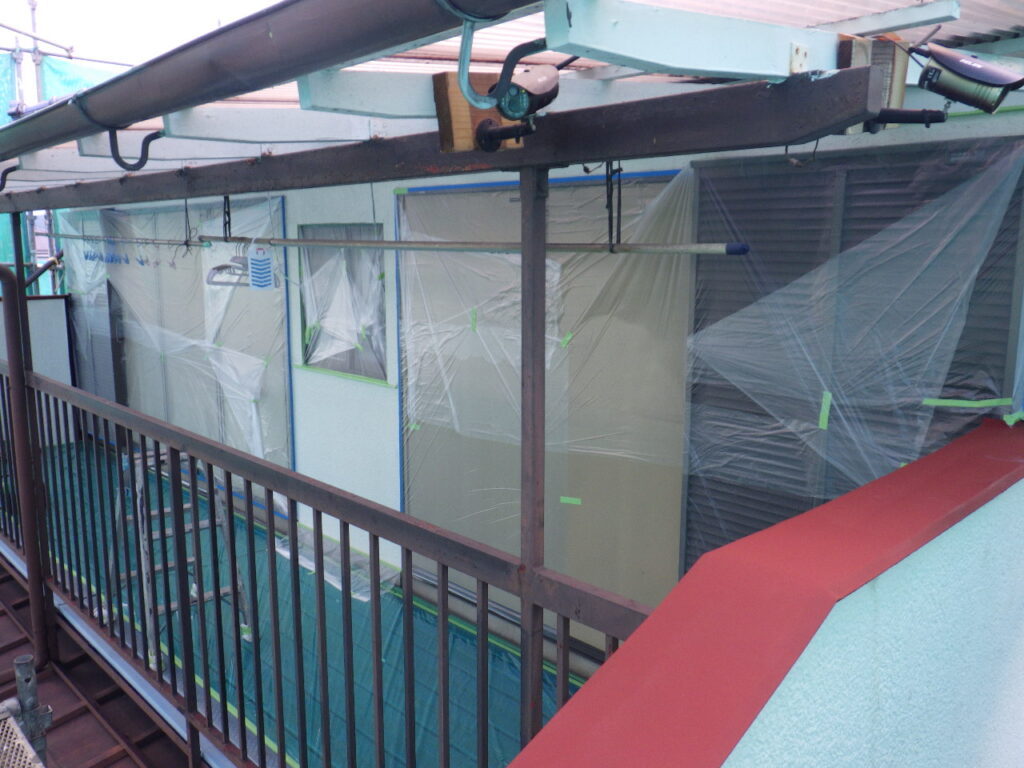 ベランダ周りの養生が終了しました