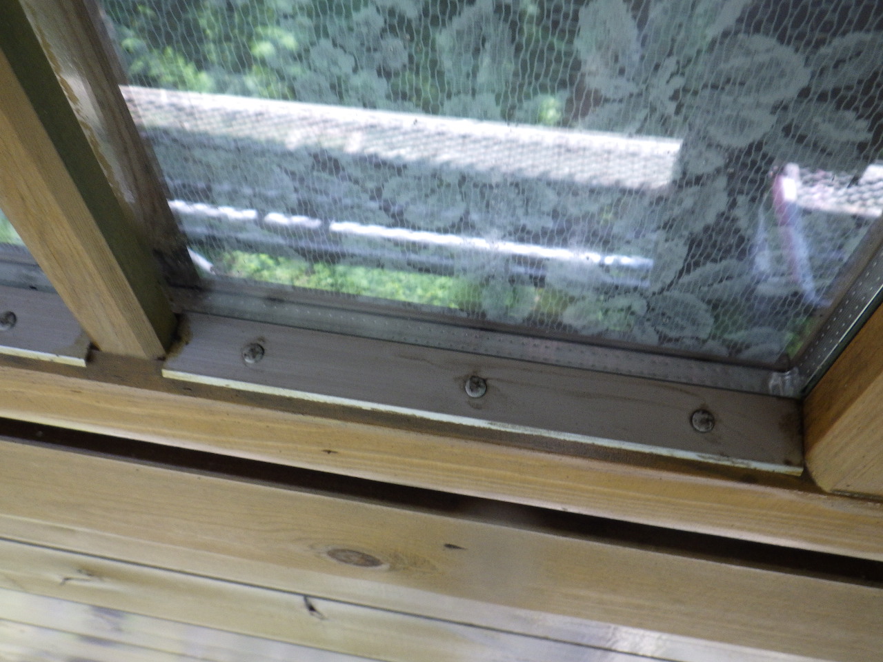 洗浄後の窓周りの状態です